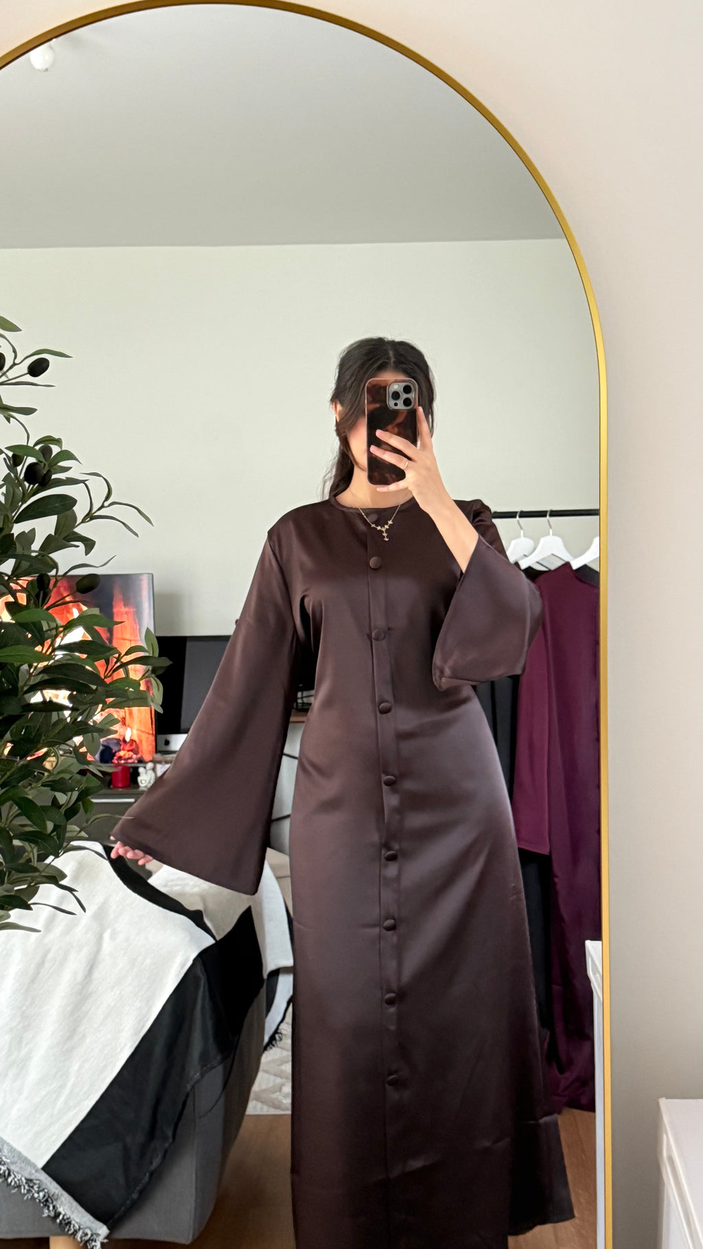 Robe Longue Satinée à Boutons & Dos Lacé – Élégante | Coffee