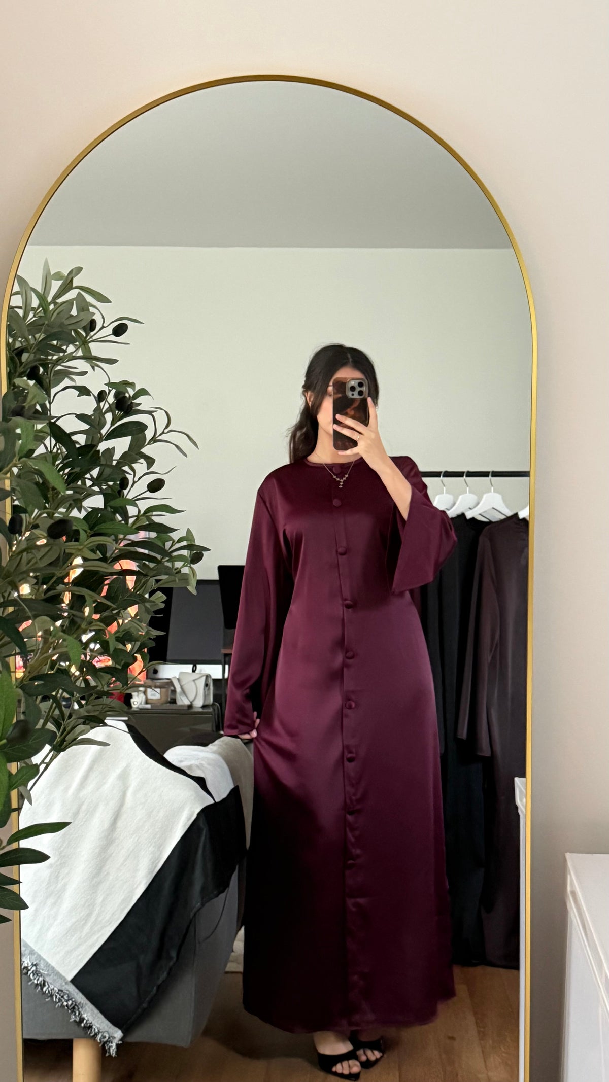 Robe Longue Satinée à Boutons & Dos Lacé – Élégante | Prune