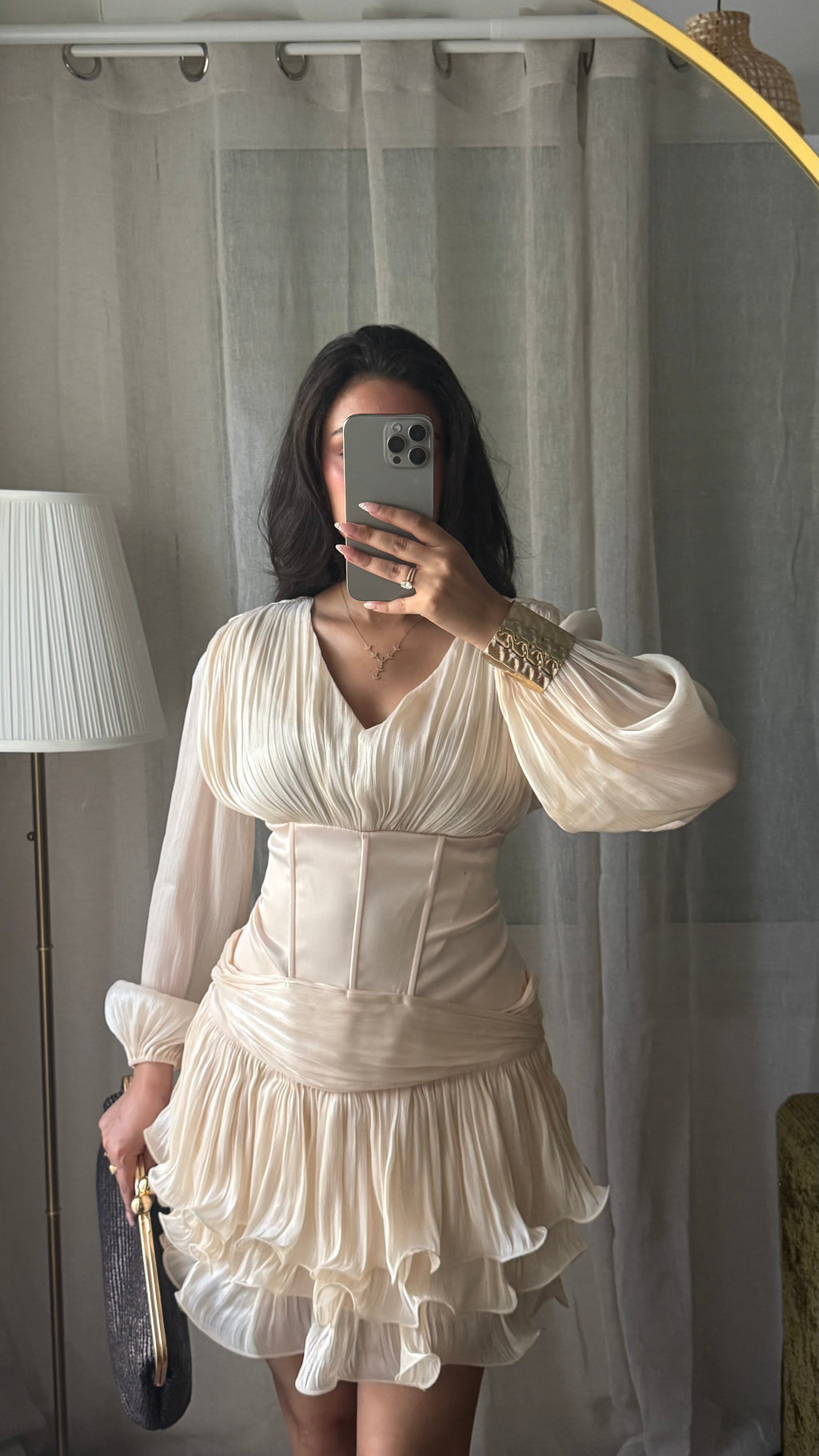 Robe Alya 🦢 Courte Plissée Écru – Taille Corset & Volants