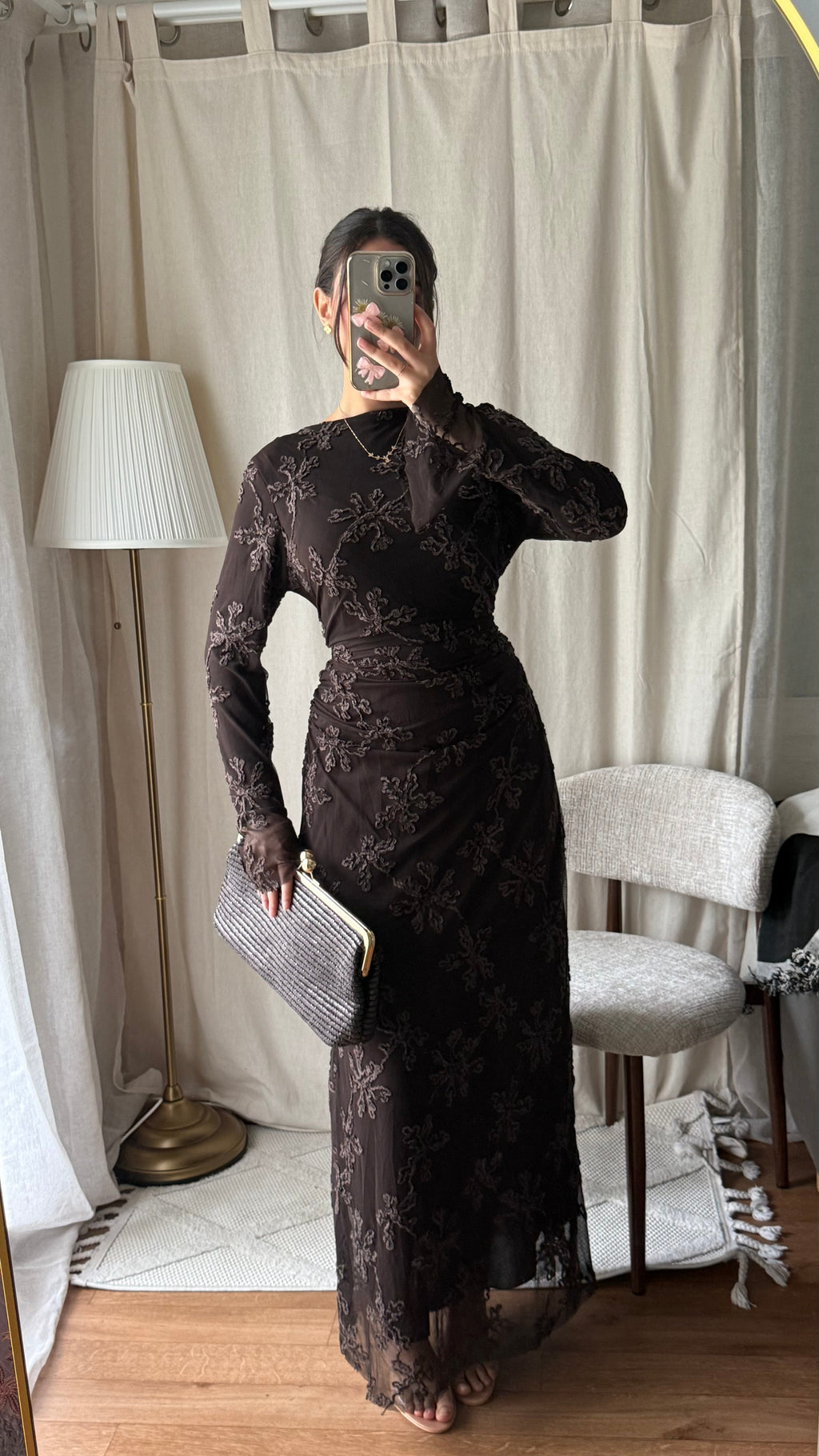 Robe longue en tulle doublé à motifs brodés marron