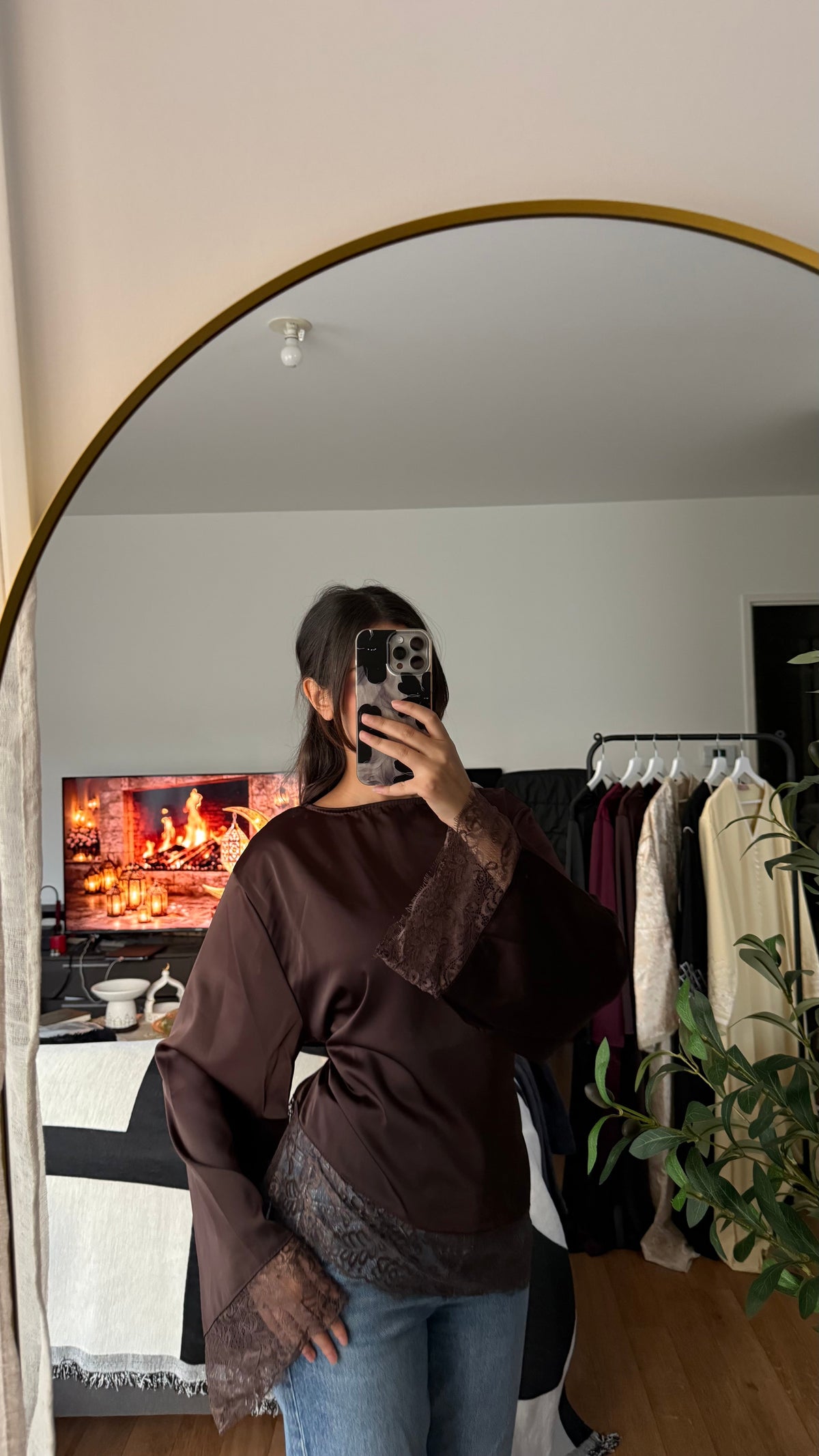 Top Satiné Dentelle Noué dans le Dos – Coffee | Féminin & Chic