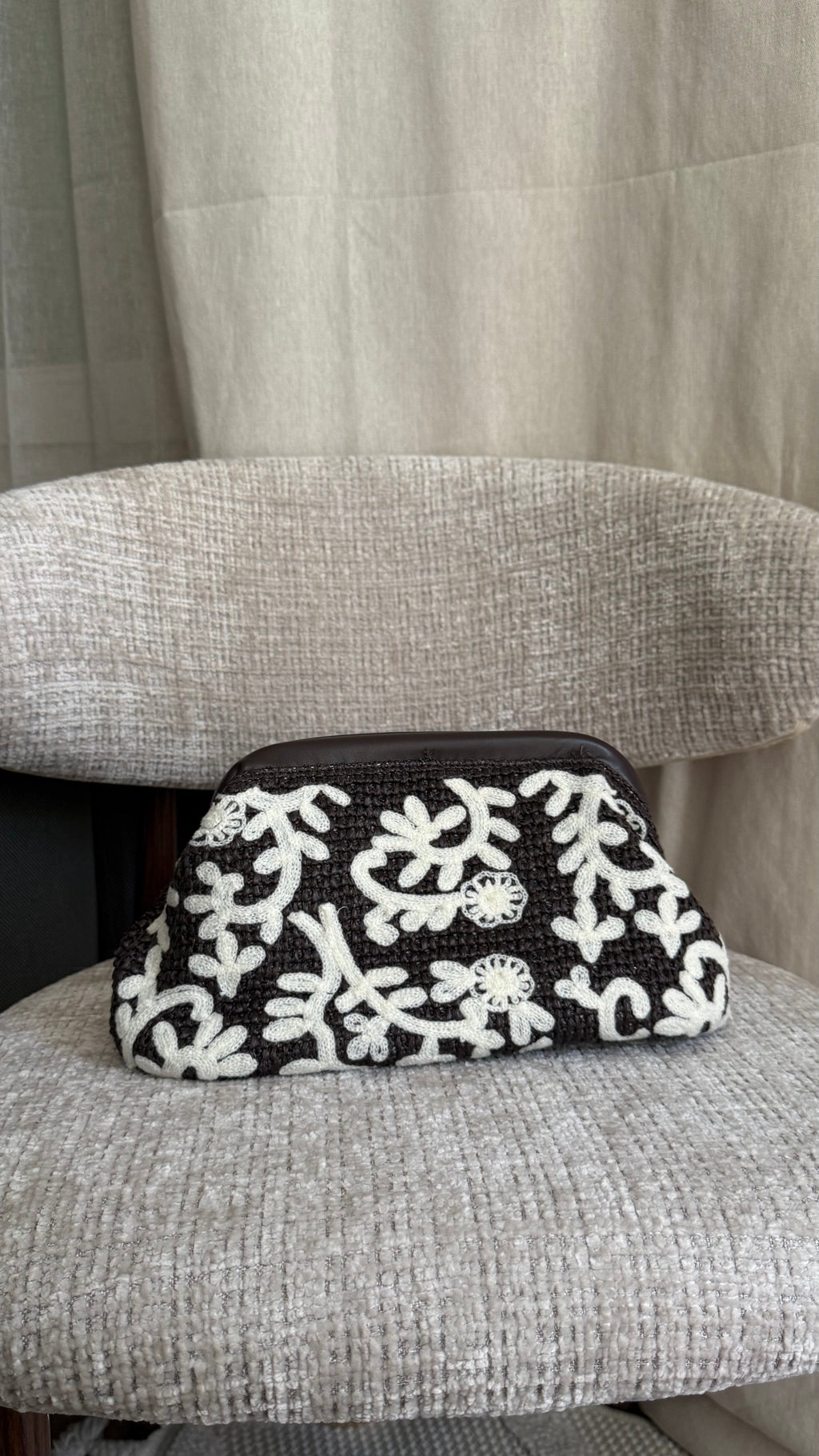 Pochette Naya – Chocolat & Écru