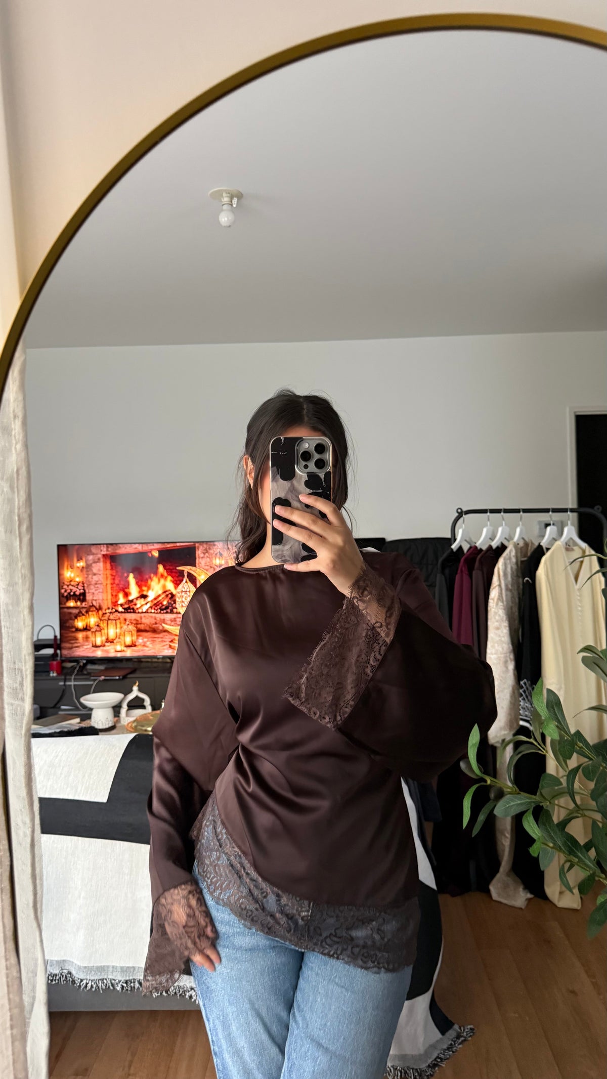 Top Satiné Dentelle Noué dans le Dos – Coffee | Féminin & Chic