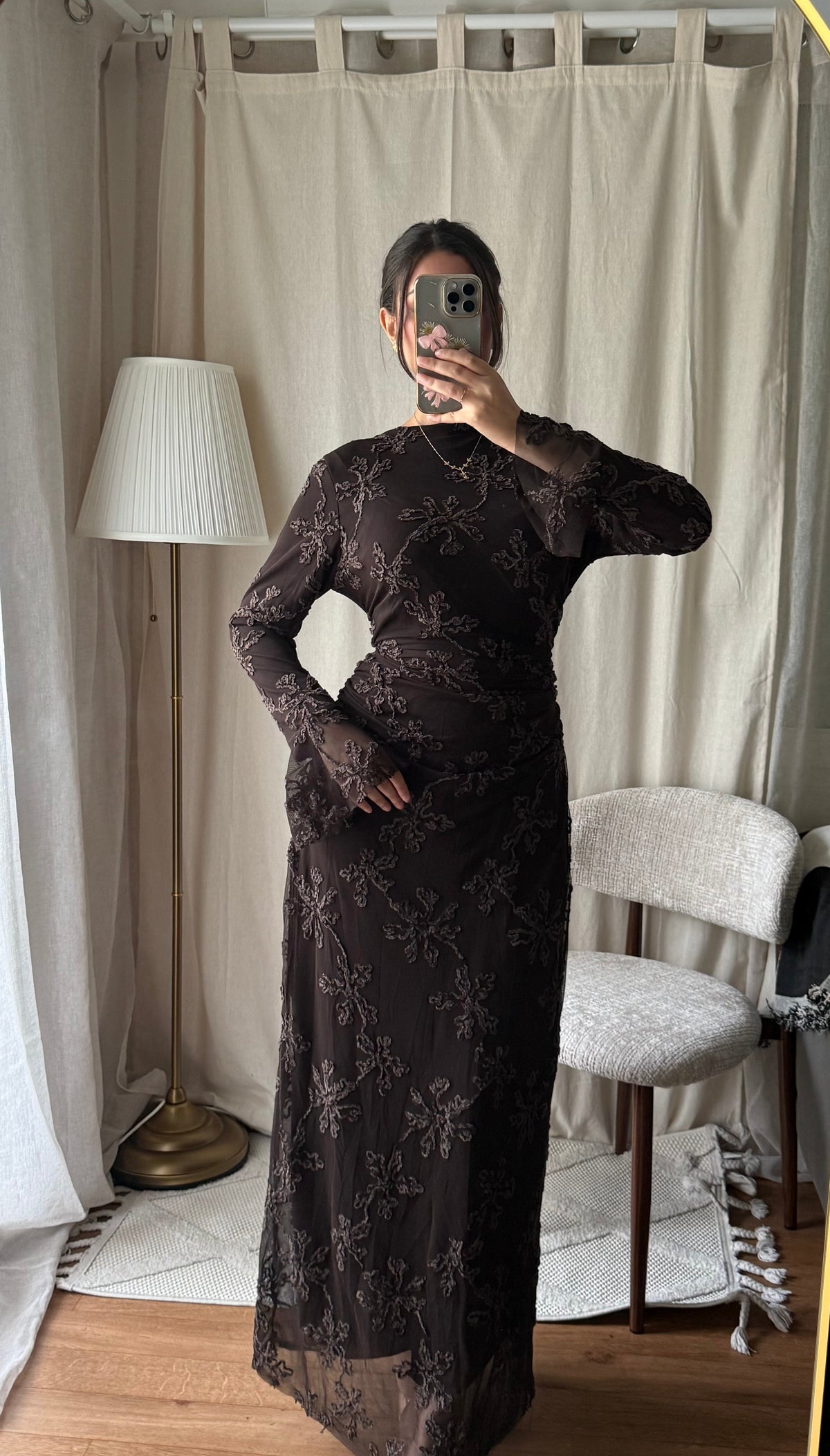 Robe longue en tulle doublé à motifs brodés marron