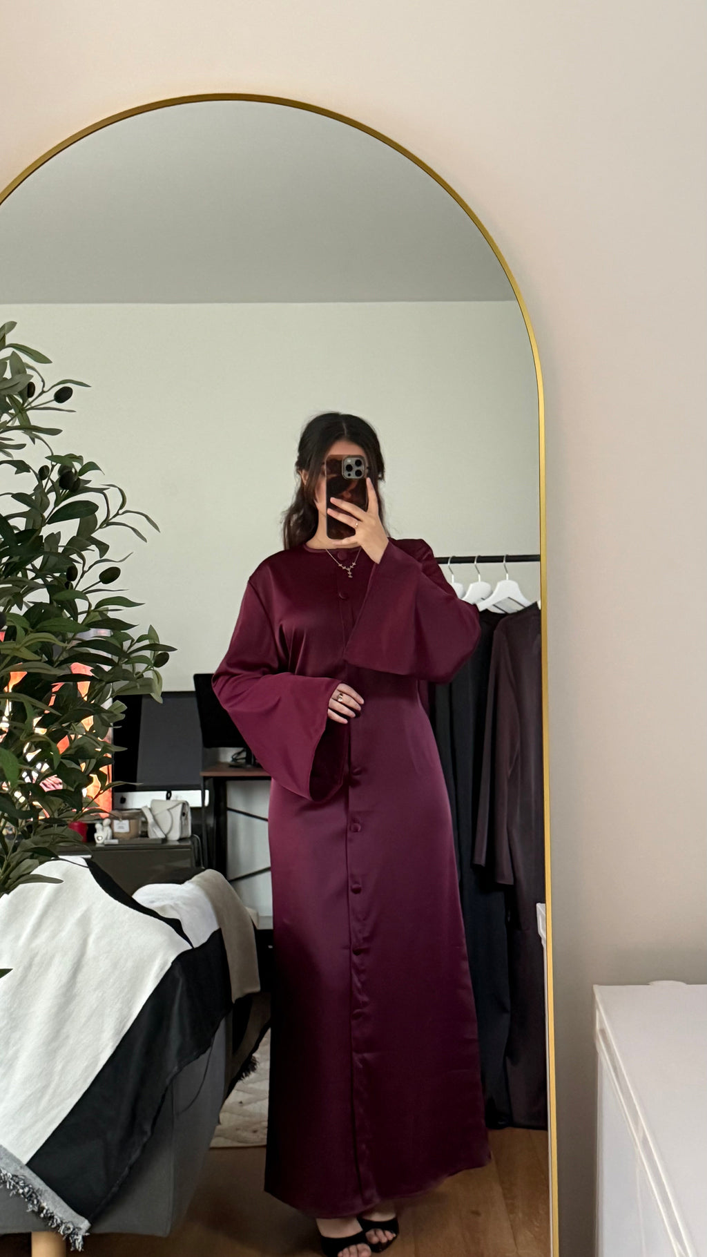 Robe Longue Satinée à Boutons & Dos Lacé – Élégante | Prune
