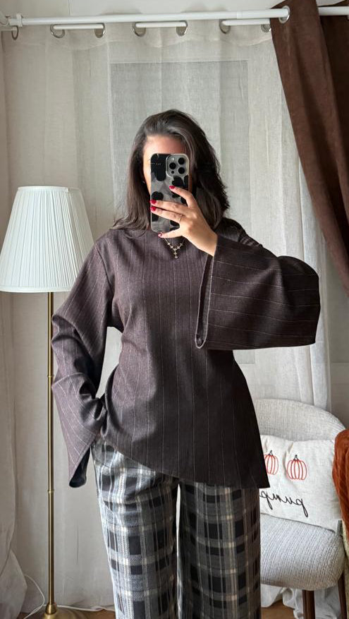 Blouse à Fines Rayures Manches Évasées – Marron