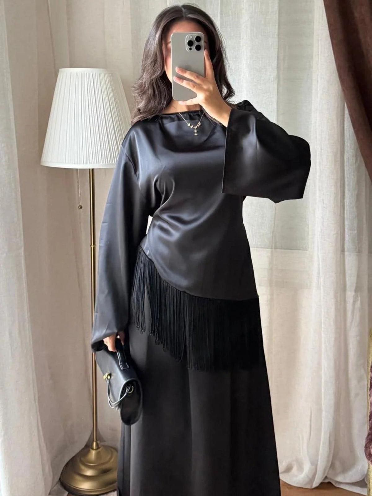 Blouse Satinée à Franges – Noire