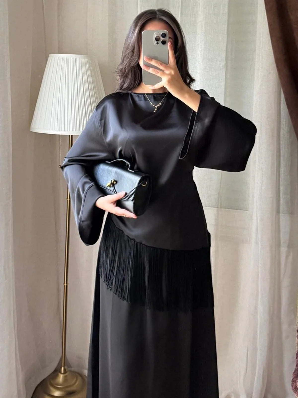 Blouse Satinée à Franges – Noire