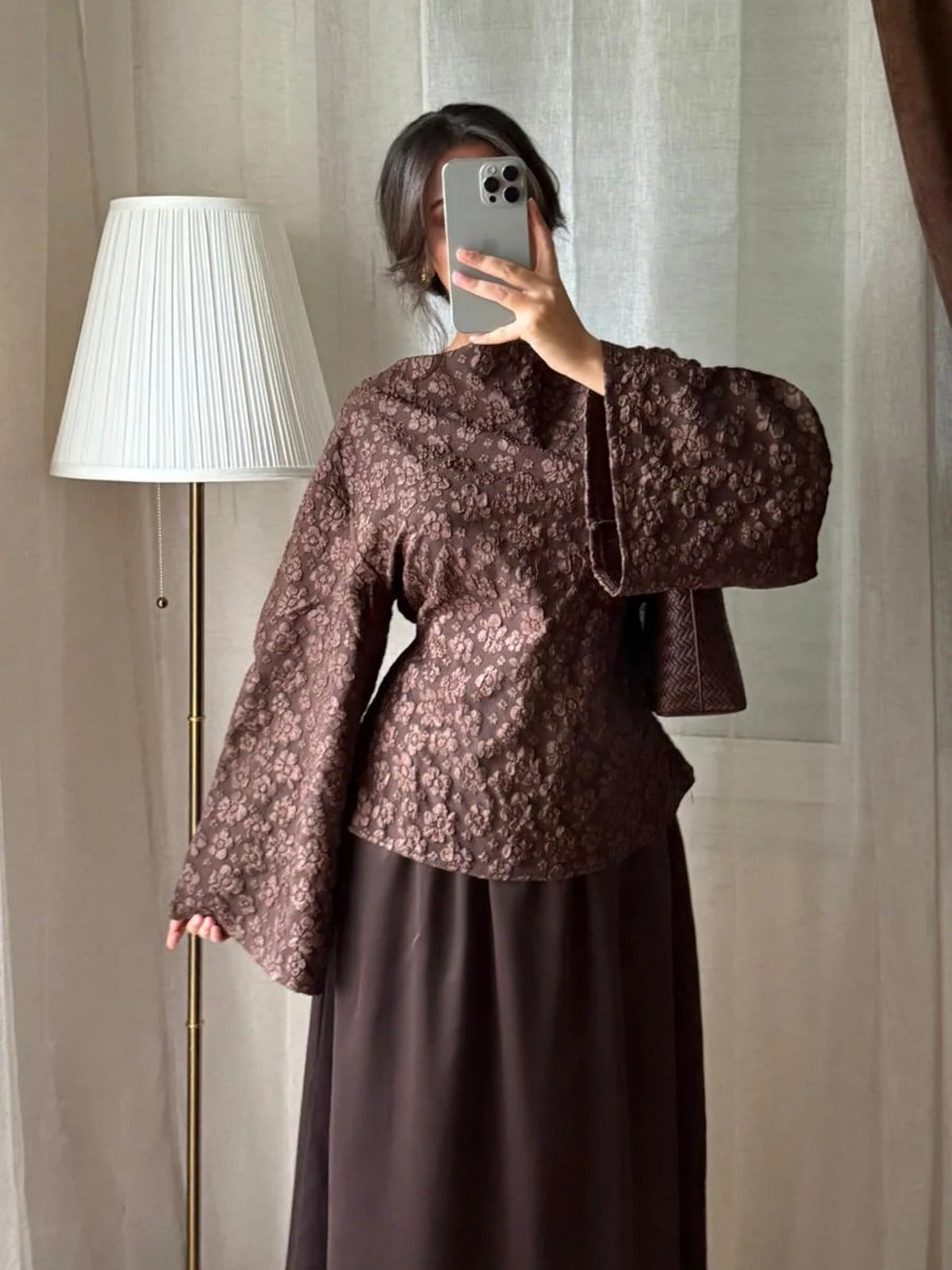 Ensemble Blouse Jacquard & Jupe Satinée – Marron