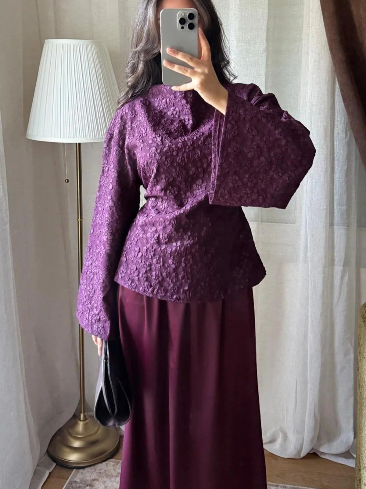 Ensemble Blouse Jacquard & Jupe Satinée – Prune