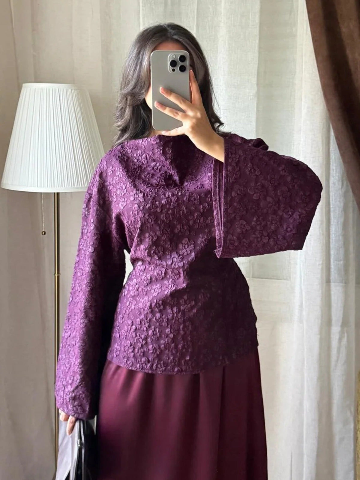 Ensemble Blouse Jacquard & Jupe Satinée – Prune