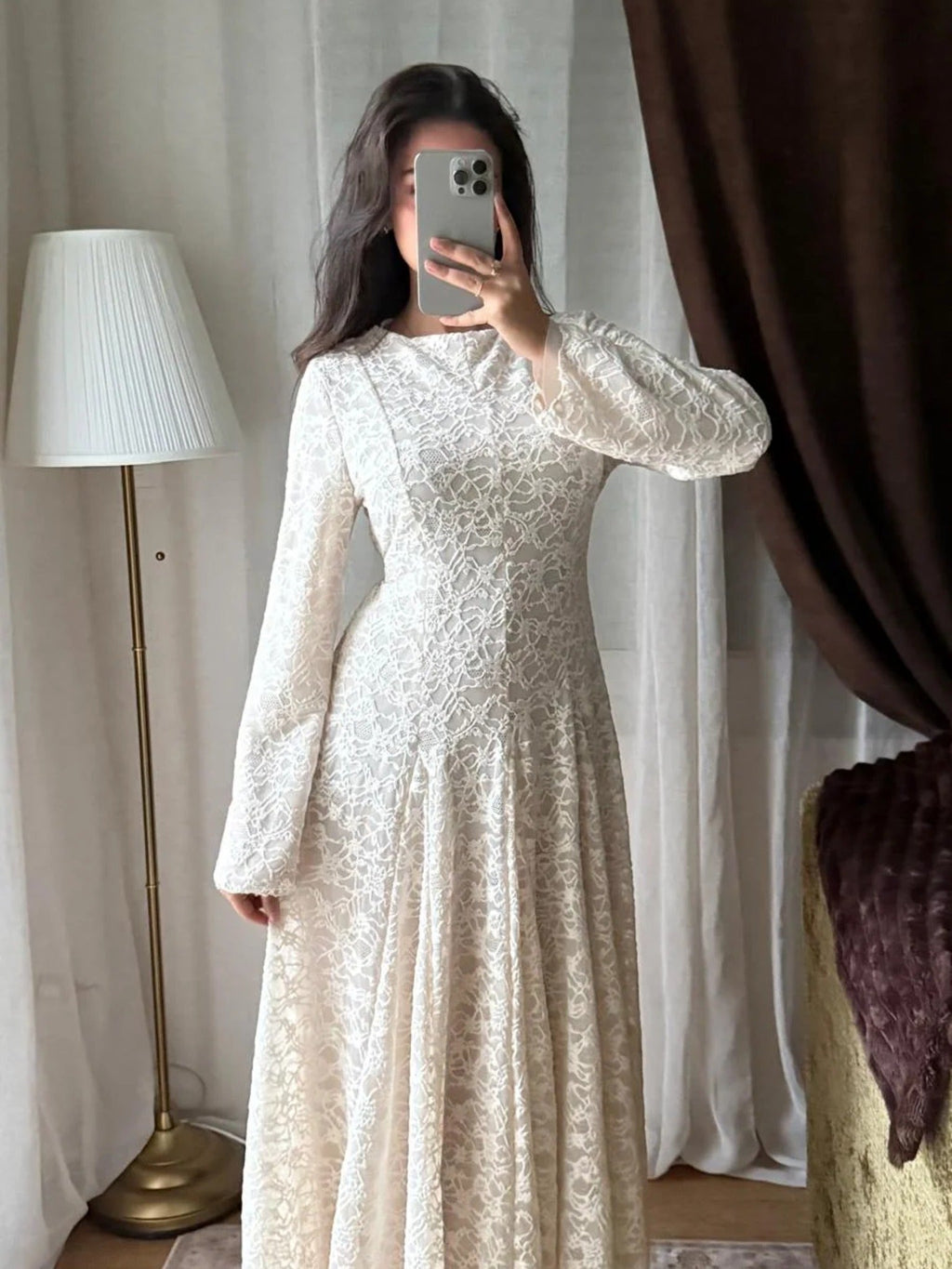 Robe Longue en Dentelle – Écru