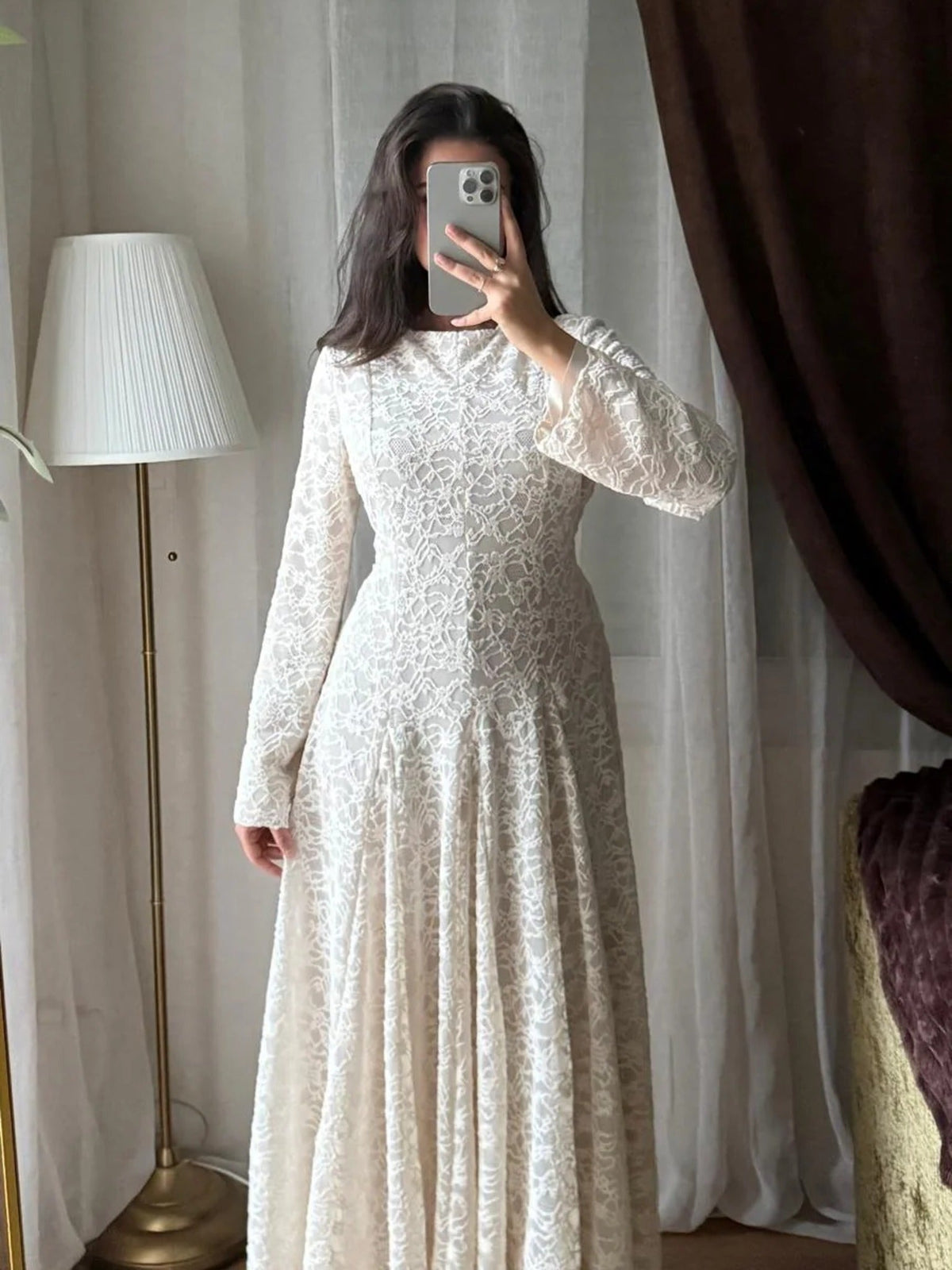 Robe Longue en Dentelle – Écru