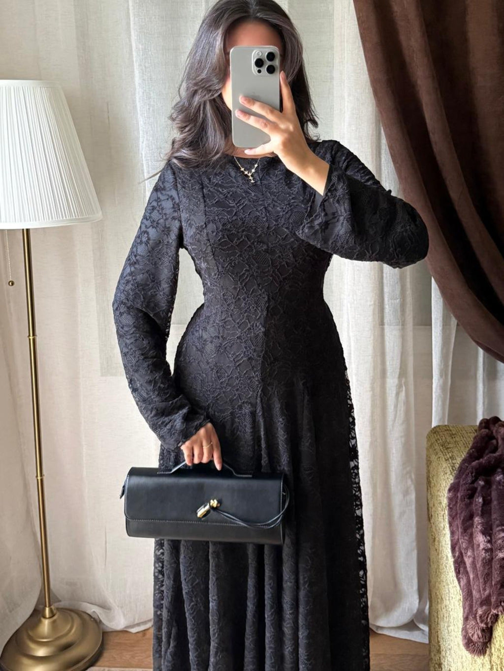 Robe Longue en Dentelle – Noire